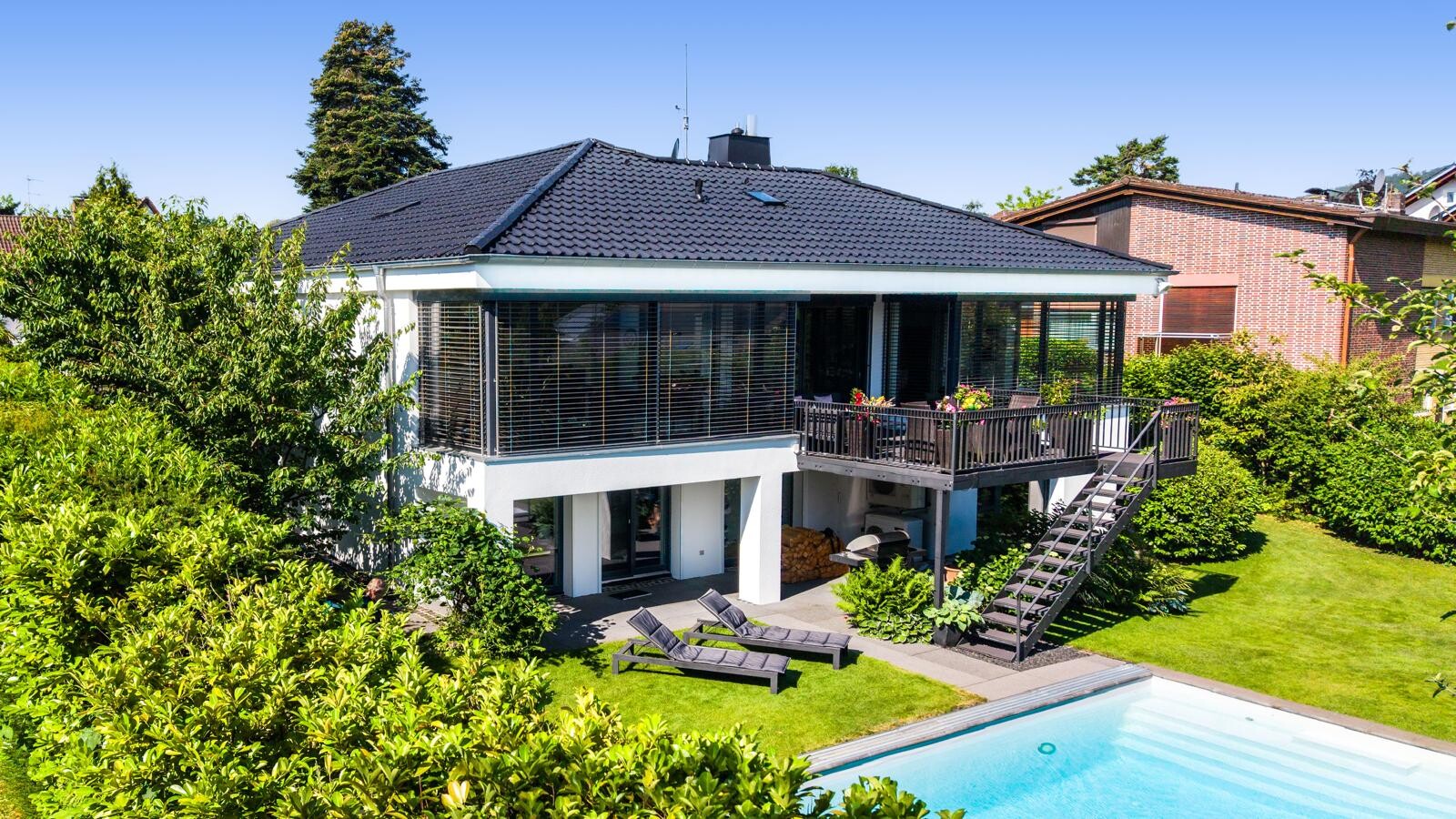 Exklusiver Luxus-Bungalow – Modernes Wohnen auf höchstem Niveau, 61350 Bad Homburg vor der Höhe / Dornholzhausen, Villa
