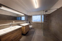 Modernes Bad En Suite im Elternbereich