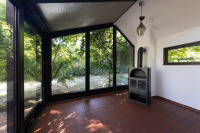 Gemütliche Essecke mit Kamin