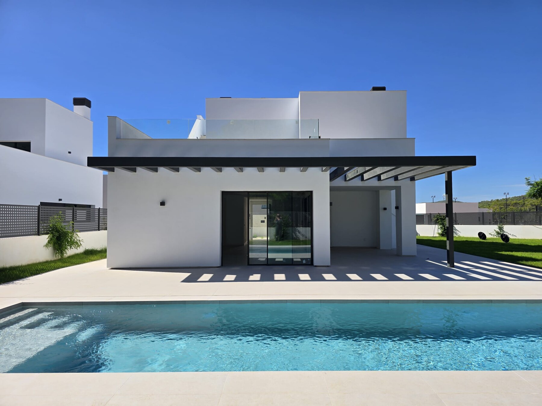 Neue Luxusvillen mit Pool und Padelplatz in unmittelbarer Strandnähe, 07850 Cala Llenya (Platja) (Spanien), Ferienhaus